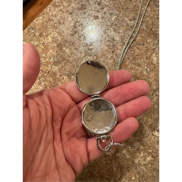 unique locket vintage style - Picture 2 of 4